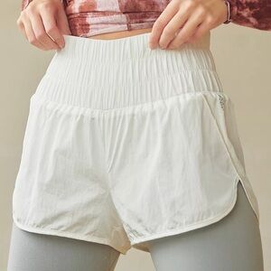 Free People Movement The Way Home short - Optic White M